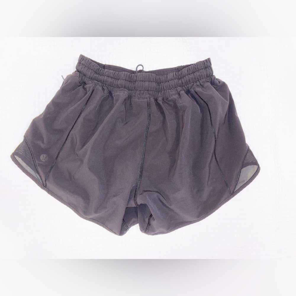 Lululemon Hotty Hot Short II, Long 4 Inches in Black - Size 4 - Picture 7 of 15